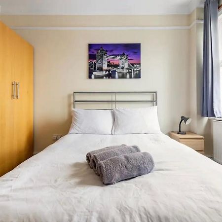 Lovely 3-Bed 20 Minutes To Central London Exteriör bild