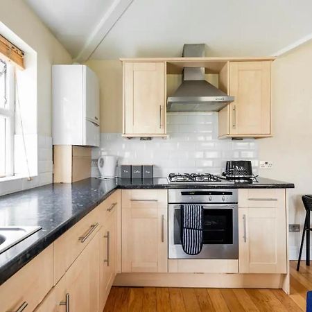 Lovely 3-Bed 20 Minutes To Central London Exteriör bild
