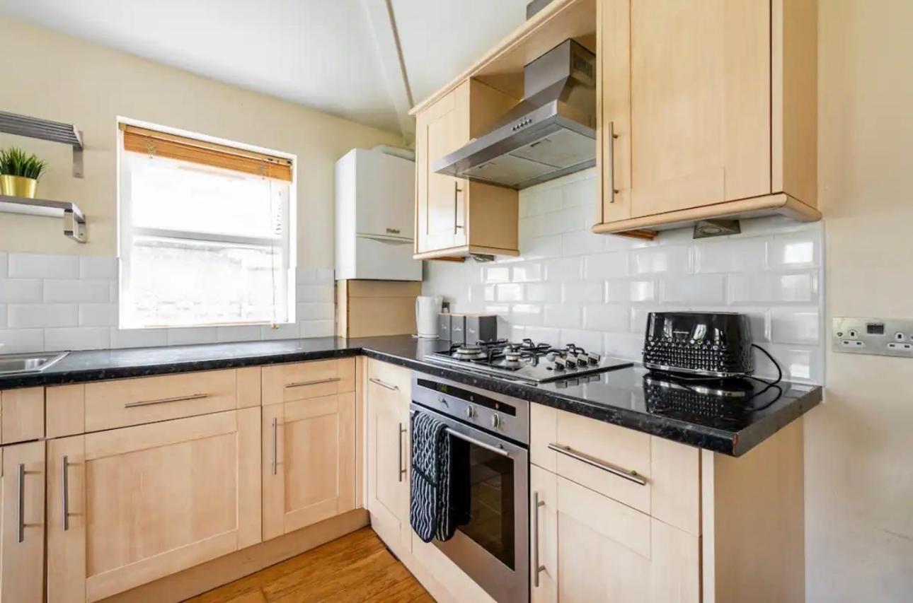 Lovely 3-Bed 20 Minutes To Central London Exteriör bild