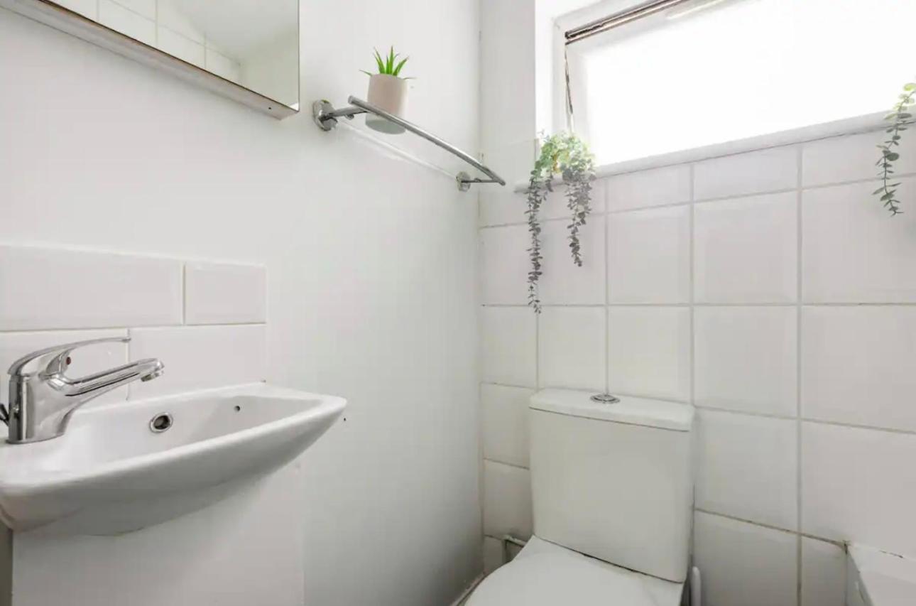 Lovely 3-Bed 20 Minutes To Central London Exteriör bild